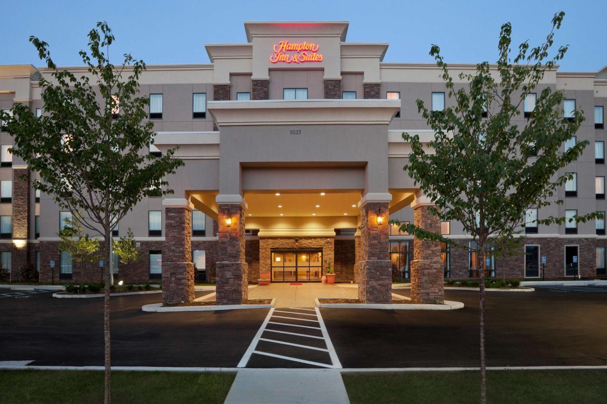 Hampton Inn And Suites Roanoke Airport/Valley View Mall Exterior photo