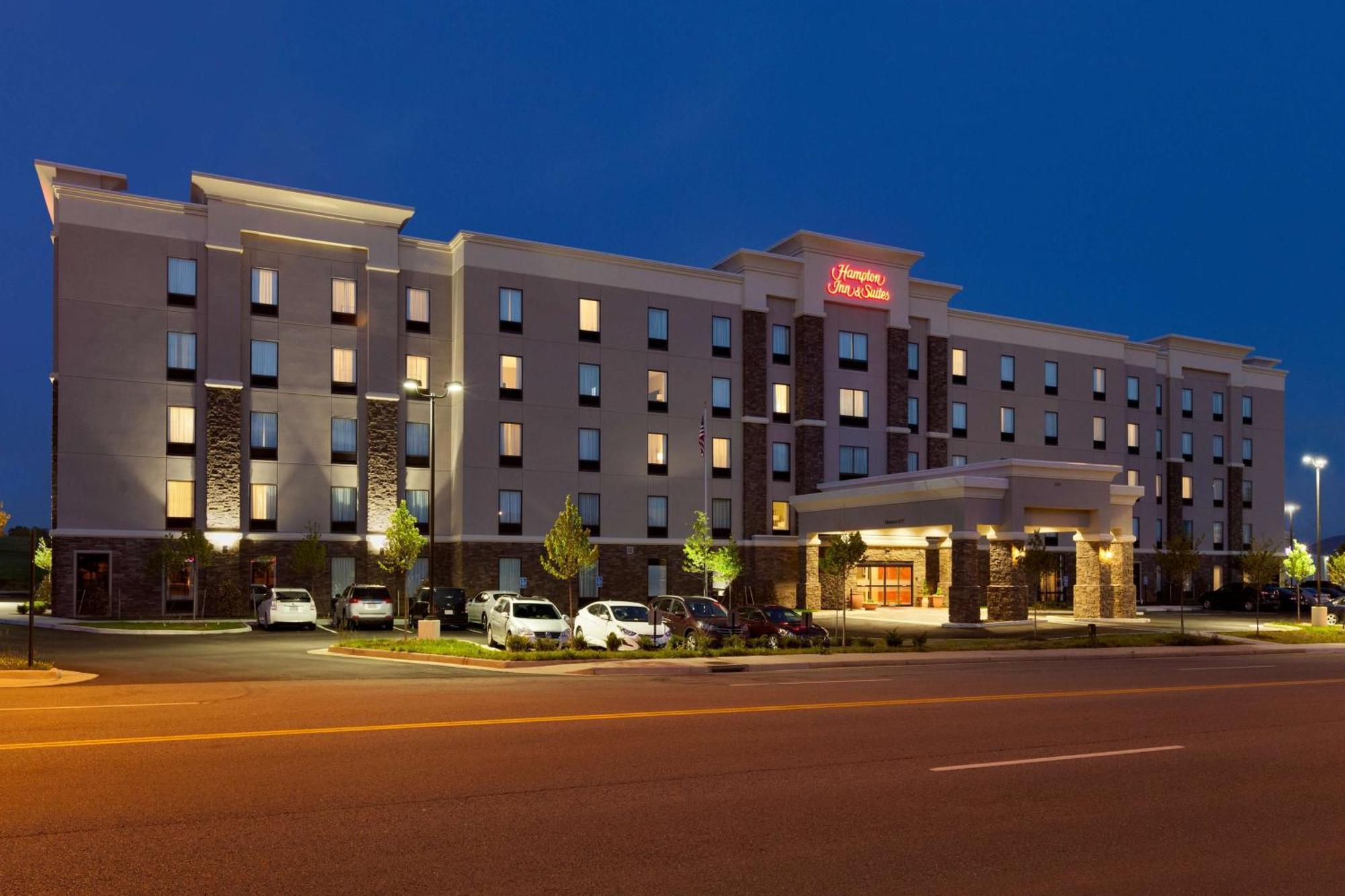 Hampton Inn And Suites Roanoke Airport/Valley View Mall Exterior photo